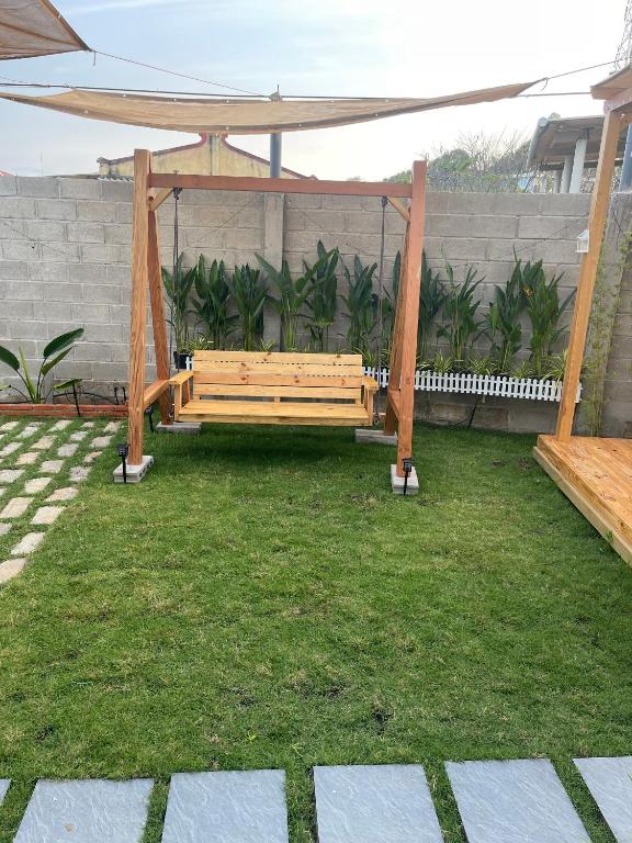 Xích đu sân vườn